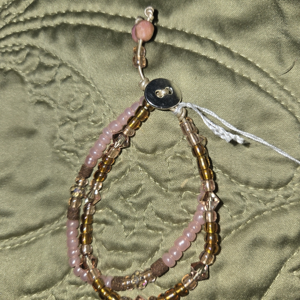 Elegant Pink and Gold Beaded Bracelet